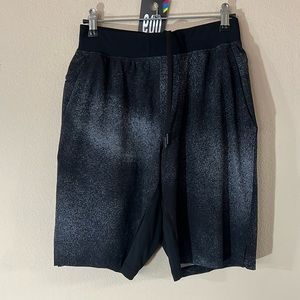 #9 Lululemon T.H.E shorts Ocean spray gry/blk 9" inseam no liner, men XS, EUC!